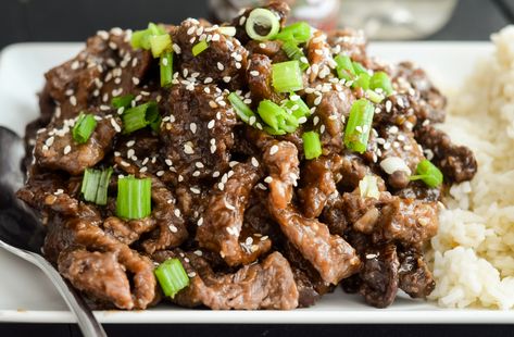 Crockpot Mongolian Beef, Slow Cooker Mongolian Beef Recipe, Korean Beef Bulgogi, Korean Bbq Beef, Slow Roasted Italian, Bulgogi Recipe, Mongolian Beef Recipes, Asian Beef, The Slow Roasted Italian