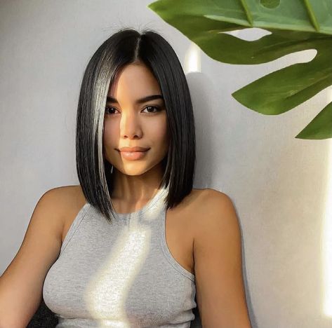 Hairstyles On Black Hair, Sleek Short Hair, Black Bob Hairstyles, Short Dark Hair, Long To Short Hair, Short Sassy Hair, Hair Magazine, Hair Inspiration Short, Shoulder Length Hair Cuts