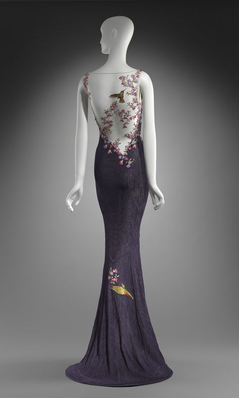 Beautiful hummingbird dress by John Galliano.  Worn to the Oscars in 1999 by Cate Blanchett. Evening Wear Dresses, فستان سهرة, Vestidos Vintage, Cate Blanchett, John Galliano, Gorgeous Gowns, Mode Vintage, Beautiful Gowns, Fashion History