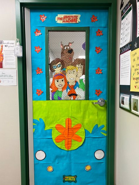 Scooby Doo Bulletin Board Ideas, Scooby Doo Halloween Door, Scooby Doo Decorations Diy, Scooby Doo Classroom, Scooby Doo Decor, Scooby Doo Decorations, Halloween Door Decorations Classroom, Fall Classroom Door, Halloween Decoration Party