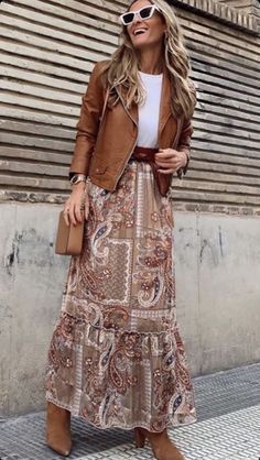 Boho Chic Outfits Winter, Stile Boho Chic, Look Boho Chic, Boho Style Outfits, Modest Dresses Casual, Stylish Work Attire, Boho Chic Outfits, Mode Casual, Jeans Mom