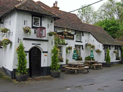 The King and Tinker pub outside of Enfield Town. Love this little place. Country Pub Exterior, English Town, English Pub Exterior, Irish Pub Exterior Design, British Village House, British Villages, Enfield Town, Fairytale Villages In England, Oldest Pubs In London