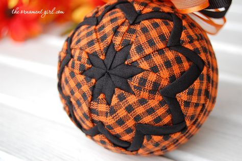 halloween quilted ornament kit with orange and black plaid fabric Quilted Fabric Ornaments, October Decorations, Boo Gift, Halloween Teacher Gifts, October Gifts, Cute Halloween Decorations, Ribbon Ornaments, Folded Fabric Ornaments, Quilted Ornaments