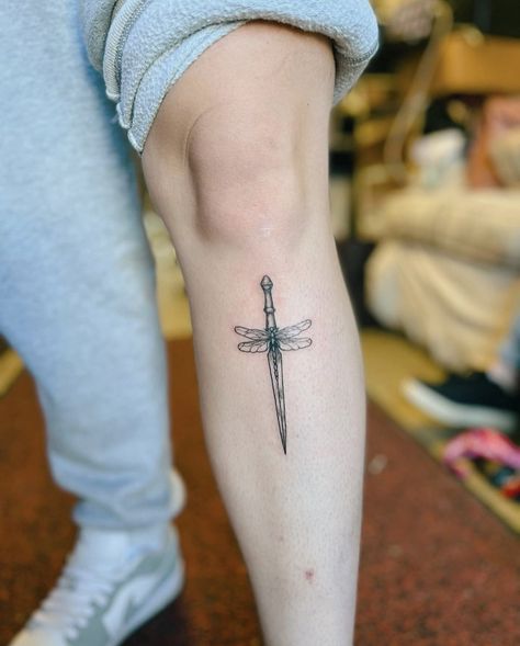 Small Dagger Tattoo Simple, Dragonfly Dagger Tattoo, Tat Placement, Dragonfly Tattoos, Knife Tattoo, Snake Tattoo Design, Dagger Tattoo, Dragonfly Tattoo, Real Tattoo