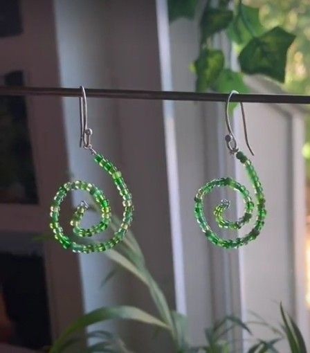 Dangly Seed Bead Earrings, Diy Bead Earrings, Diy Jewelry Ideas, Indie Jewelry, Diy Jewelry Unique, Handmade Jewelry Tutorials, Diy Wire Jewelry, Dope Jewelry, Homemade Jewelry