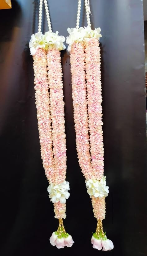 Garland Marriage, Toran Flower, Wedding Mala Rose, Varmala Designs, Rose Garland Wedding, Flower Toran, Indian Wedding Garland, Indian Wedding Flowers, Garland Flower