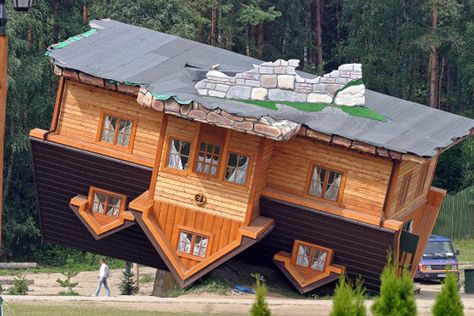 7 Crazy Houses: Which One Would You Live In? Houses In Poland, Architecture Cool, Upside Down House, Normal House, Crazy Houses, Unusual Buildings, Natural Swimming Pools, Unusual Homes, Interesting Buildings