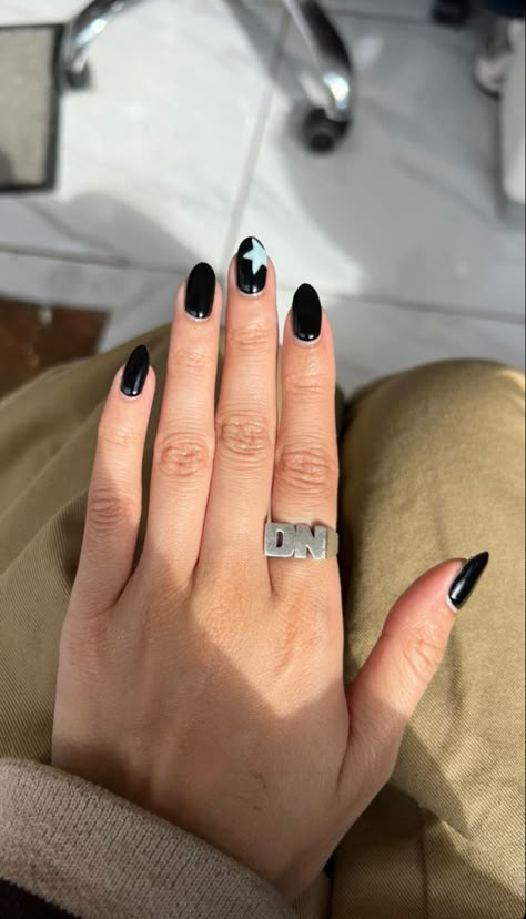 Glossy Black Nails, Shapes Nails, Nails Star, 2023 Design, Hippie Nails, Simple Gel Nails, Can't Stop Won't Stop, Soft Nails, Nail Tattoo