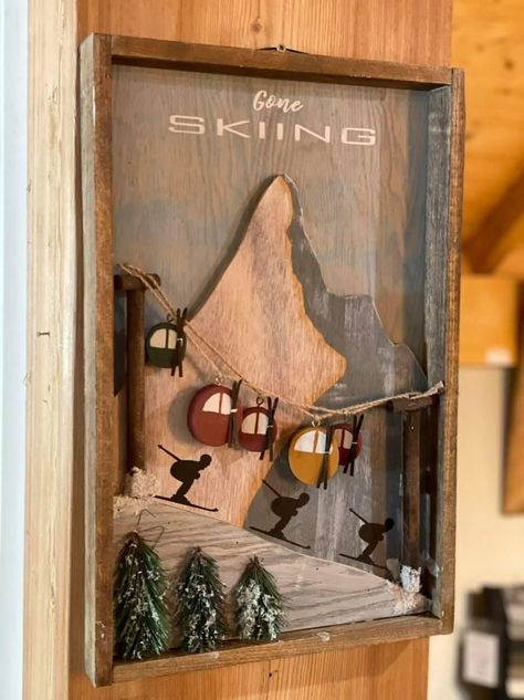 Ski Themed Living Room, Ski Lodge Bedroom Ideas, Ski Bedroom Decor, Mountain Chalet Decor, Ski Cabin Decorating Ideas, Water Ski Decor Ideas, Ski Themed Bedroom, Ski Lodge Bedroom, Ski Decor Ideas