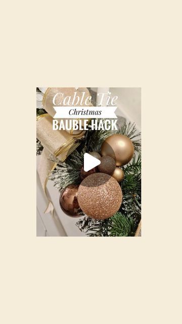 Bauble Decoration Ideas, Cluster Decoration, Christmas Tips, Christmas Staircase, Decorate For Christmas, Bell Christmas, Christmas Hacks, Instagram Christmas, Cable Tie