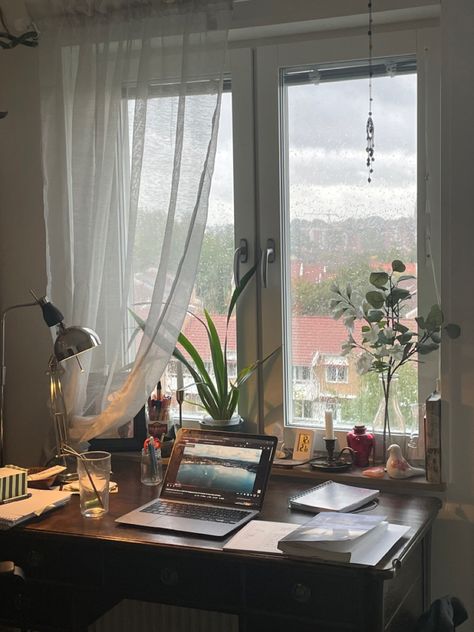 Studying While Raining Aesthetic, Studying By The Window, Rainy Study Day, Rainy College Aesthetic, Rainy Study Aesthetic, Rainy Day Study Aesthetic, Pov Studying, Spring Study Aesthetic, Studying Romanticized