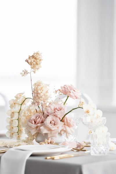 Modern & Romantic Pastel Wedding Ideas - Polka Dot Wedding Pastel Wedding Ideas, Romantic Pastel Wedding, Pastel Wedding Theme, Elegant Centerpiece, Polka Dot Wedding, Pastel Wedding, Deco Floral, Wedding Table Settings, Pink Tone