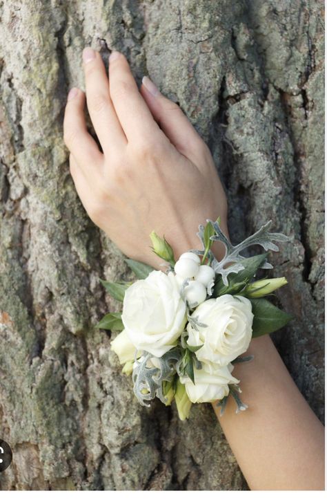 Prom Flowers Corsage, White Corsage, Wrist Corsage Wedding, Wrist Corsage Prom, Prom Corsage And Boutonniere, Bridesmaid Corsage, Petal Confetti, Corsage And Boutonniere, Corsage Prom