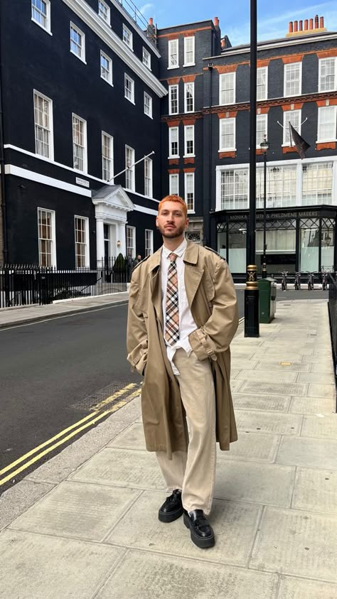 Men In Trench Coats, Beige Coat Outfit Men, Lawyer Fashion Men, Trench Coat Outfit Men Street, Men Trench Coat, Beige Trench Coat Outfit Men, Oxford Boots Outfit, Trench Coat Men Outfit, Burberry Trench Outfit