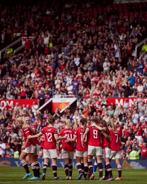 Manchester United Women Team, Manchester United Women, Man United Women Team, Manchester United Team, Female Soccer Players, England Football, Football Match, Old Trafford, Man United