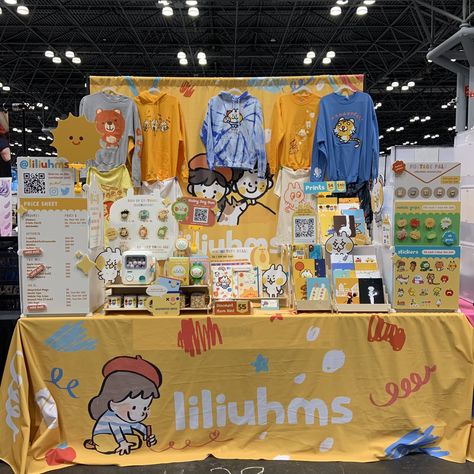 lily❄️ @ ANYC H29 on Twitter: "HEY COME SEE US AT @ANIMENYC H29!!!!!… " Anime Booth Display, Kawaii Booth Display, Artist Alley Display Ideas Tips, Anime Convention Booth, Artist Alley Print Display, Anime Expo Artist Alley, Festival Booth Display, Convention Booth, Art Festival Booth