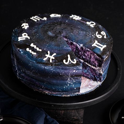 Zodiac Themed Birthday Party, Astronomy Cake Ideas, Zodiac Cupcakes, Tarot Birthday Party, Astrology Birthday Cake, Zodiac Party Theme, Zodiac Theme Party, Astronomy Cake, Astrology Birthday Party