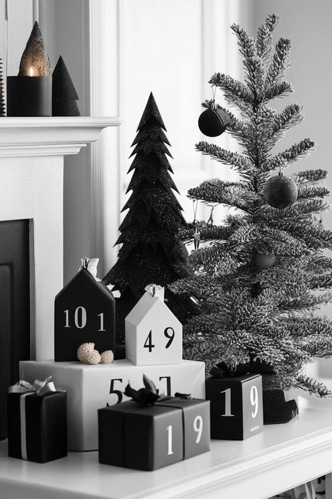 Black Theme Christmas, Black And White Stockings, Black And White Christmas Decor, White Christmas Decor Ideas, Black Christmas Decorations, Christmas Edit, Merry Christmas Black, Timeless Color Palette, Black White Christmas