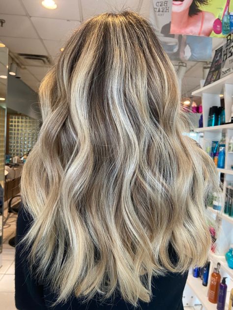 Blonde Highlights For Fall, Highlights For Fall, Blond Highlights, Hoco Nails, Fall Blonde Hair, Brunette Balayage, Brunette Hair With Highlights, Fall Blonde, Brunette Balayage Hair