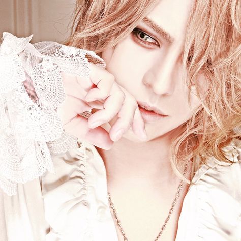 2,781 Me gusta, 56 comentarios - KAMIJO (@kamijoofficial) en Instagram: "#KAMIJO Online Talk Live「裏貴族」 February 14th,2021 19:00 Enjoy!" Versailles Philharmonic Quintet, Goth Guys, Kamijo, February 14th, All Band, Fantastic Beasts, Visual Kei, Versailles, Cosplay Anime