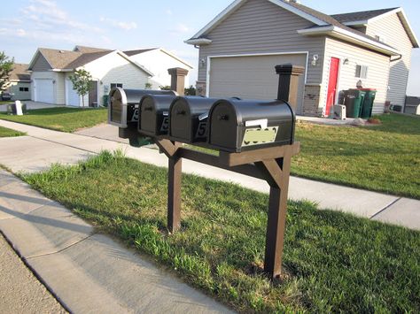 Multiple Mailbox Post Ideas, Mailbox Post Ideas, Victorian Remodel, Rustic Mailboxes, Mailbox Stand, Rustic Farmhouse Dining Table, Mailbox Landscaping, Diy Mailbox, Mailbox Ideas