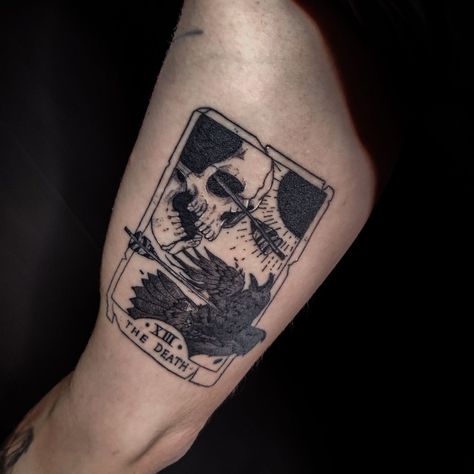 Tattoo, tatouage, carte, tarot, carte de tarot, death, Daryl Dixon, the walking dead, corbeau, crow, raven, skull, arrow-root Twd Tattoo Ideas Daryl, Daryl Dixon Tattoo Ideas, Tattoo The Walking Dead, Daryl Dixon Tattoo, Twd Tattoo, Walking Dead Tattoo, Tarot Card Tattoo, Card Tattoo, Emo Guys