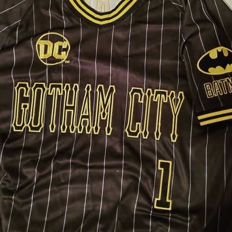 Bruce Wayne batman jersey Gotham City shirt Batman Inspired Outfit, Bruce Wayne Gotham, Batman House, Batman Merch, Batman Clothes, Shirt With Patches, Batman Theme, Batman Inspired, Batman Outfits