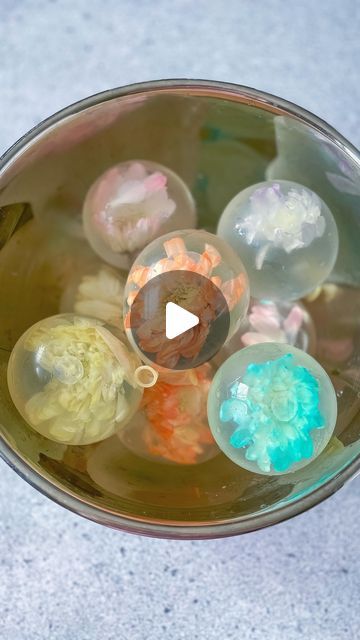 Emily Love Leserman on Instagram: "HOW TO MAKE: WATER BALLOON 🌸 🧊 ⁣ ⁣ note: do NOT use this ice in the drinks, but in the ice bucket or cooler to keep all the bottles cold⁣ ⁣ I really love using clear balloons so that I know how the flowers will sit in the cube! ⁣ ⁣ and fortunately, when I’m not making ice, I have a super fun tool to help me protect myself from my two boys over the summer with an artillery of water balloons." Ice Balloons, How To Make Water, Clear Balloons, Big Balloons, Two Boys, Water Balloons, Ice Bucket, The Ice, Help Me