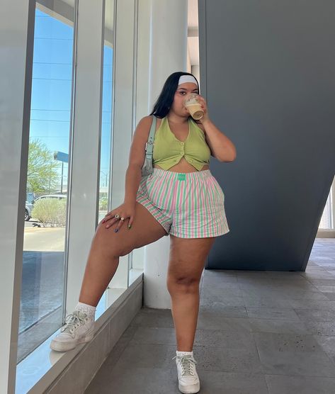 say green!!!!! 💐 Fat Summer Outfits, Green Outfit Summer, Plus Size Outfits For Summer, Ahs Style, Sewing Aesthetic, Big Size Fashion, Plus Size Summer Fashion, Midsize Outfits, Look Plus Size