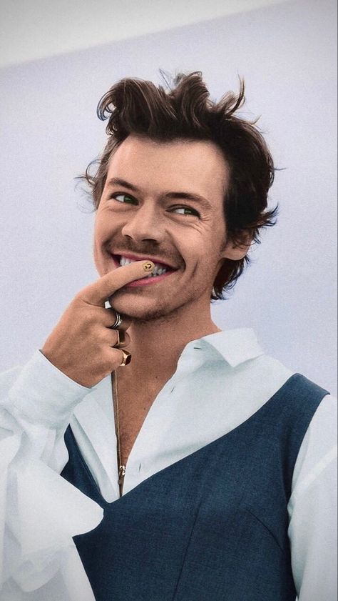 Four One Direction, Harry Styles Nails, Harry Styles Aesthetic, Harry Styles Cute, Harry Styles Wallpaper, Harry Styles Pictures, Harry Styles Photos, Mr Style, Luke Hemmings