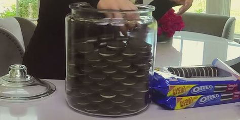 Everyone's Obsessing Over Khloé Kardashian's Disturbingly Neat Cookie Jar Oreo Cookie Display Ideas, Oreo Cookie Jar Display, Clear Cookie Jar Ideas, Cookie Jar Display, Clear Cookies, Organize Ideas, Gallon Jars, Organized Pantry, Jar Centerpieces