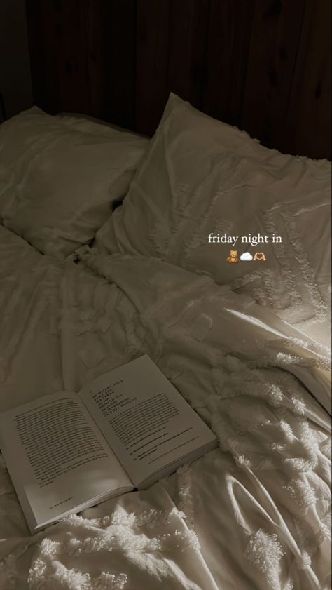 Friday Night In Aesthetic, Bed Time Aesthetic Night, Late Night Instagram Story, Night Home Aesthetic, Friday Night Aesthetic, November Instagram, Weekend Aesthetic, Night Routines, Early Night