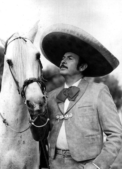 Antonio Aguilar, this photo brings tears to my eyes. El ultimo caballero y singer,amor Antonio Aguilar, Mexican People, Mexican Heritage, Mexico Culture, 120 Film, Mexican Artists, Mexican Culture, Film Producer, Vintage Mexican