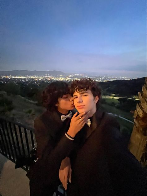 gay
couple
los angeles
lgbtq Gay Boyfriend Aesthetic, Gay Lovers Pics, Cute Gay Couple Aesthetic, Two Boys Kissing, Restaurant Couple, Mlm Couple, Mixed Race Couple, Teenage Couples, Teenage Romance