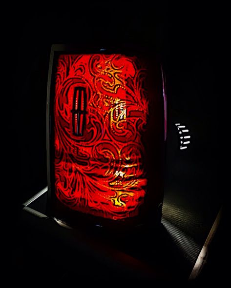 Dremel tool engraved tail light ...93 Lincoln town car .... low low,s up..... Etched Tail Lights, Engraved Headlights, Engraved Tail Lights, Car Tail Lights, Corsa Wind, Car Low, New Car Accessories, Harley Davidson Art, Car Deco