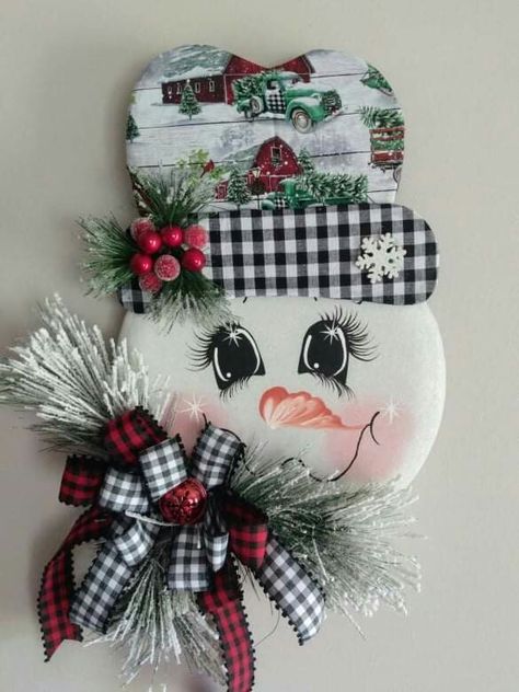 Dollar Store Ideas, Snowman Crafts Diy, Dollar Store Christmas Crafts, Christmas Craft Ideas, Christmas Crafts To Sell, Snowman Christmas Decorations, Dollar Store Christmas, Christmas Crafts To Make, Handmade Christmas Crafts