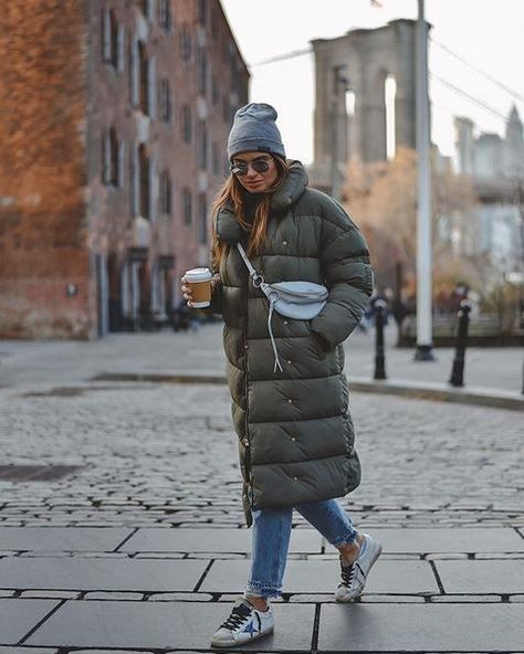 2021 Winter Coat Trends For Women #winter #winteroutfits #winteroutfitideas #winteroutfitscold #winteroutfitswomen #coat #coatsjackets #shearlingjacket #raincoat #fauxfurcoat #leatherjacketoutfit #suedejacket Khaki Puffer Coat Outfit, Khaki Puffer Jacket Outfit, Puffer Coat Outfit, Winter Coat Trends, Mantel Outfit, Winter Mode Outfits, Puffer Jacket Outfit, Walking Outfits, Getting Bored