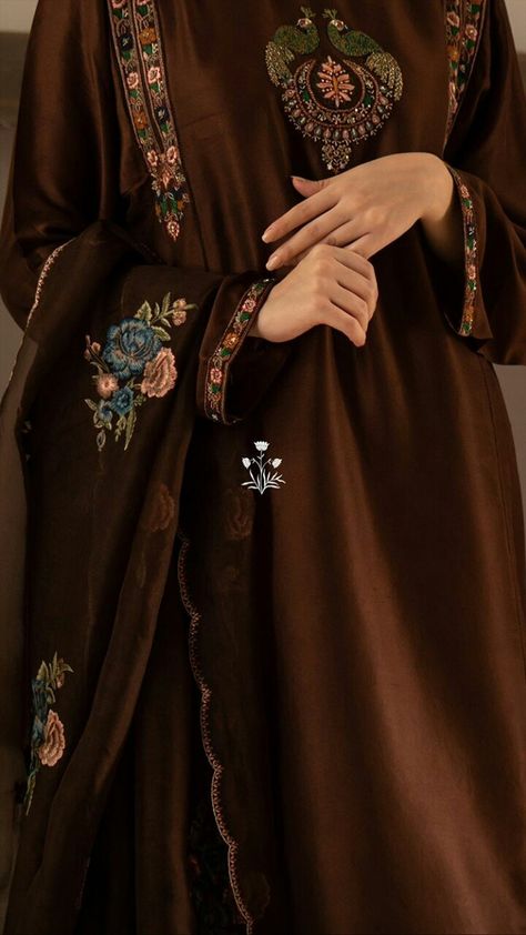 Collection Ideas, Velvet Dress Designs, Pakistani Fashion Casual, Kurti Embroidery Design, Pakistani Dresses Casual, Pakistani Fashion Party Wear, Salwar Kamiz, Kurti Designs Party Wear, Kurta Designs Women