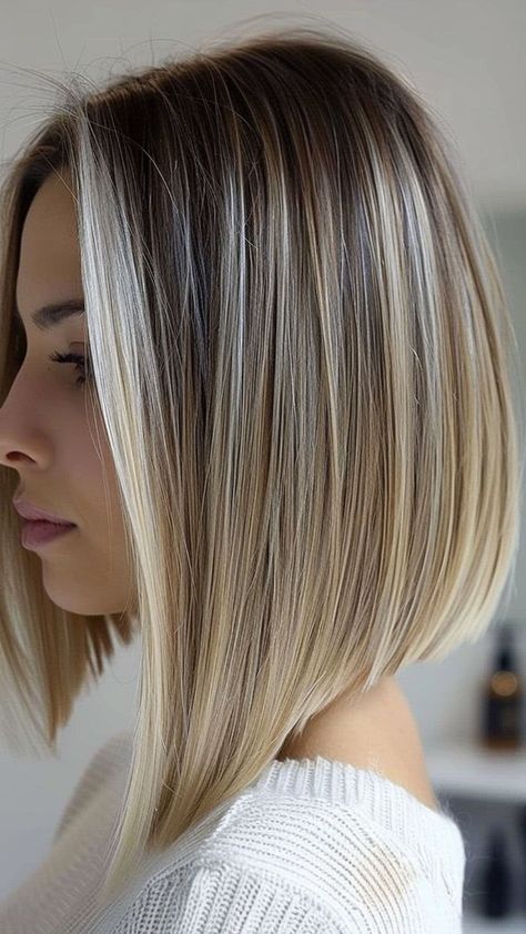 Hair Long Bob Blonde, Graduated Bob Haircuts Long, Inverted Blonde Bob, Bob Haircut 2024, Medium Length Inverted Bob, Long Inverted Bob Hairstyles, Bob Inverted, Long Inverted Bob, Blonde Long Bob