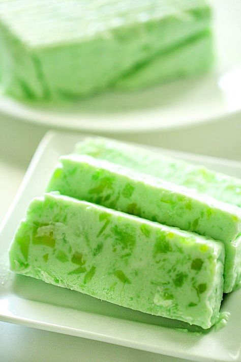 Lime Jello Recipes, Frozen Jello, Creamy Jello, Cream Jello, Jello Mold Recipes, Congealed Salad, Jello Gelatin, Jello Recipe, Jello Salads