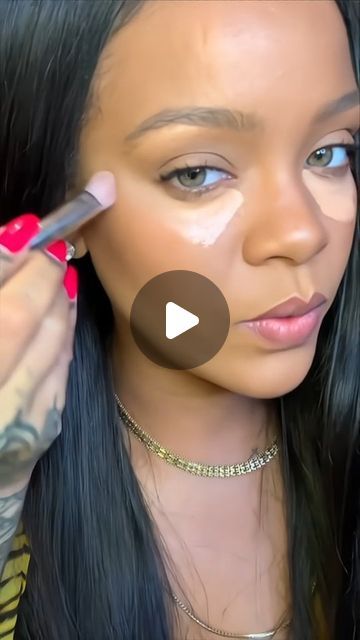 rihanna on Instagram: "rihanna's makeup always looks so good 😍 #Rihanna" Rihanna Makeup Natural, Rihanna Makeup Looks, Rihanna Makeup Looks Tutorials, Rihanna Makeup Tutorial, Rihanna's Makeup Looks, Rihanna Pink Makeup, Concealer Tutorial, Rihanna Makeup Fenty, Celebrity Makeup Tutorials