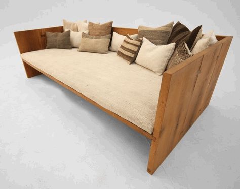 Wooden pallet furniture Reclaimed Wood Chair, Reclaimed Wood Beds, Wooden Couch, Wooden Daybed, Diy Couch, Reclaimed Furniture, Concept Home, Diy Sofa, Reclaimed Wood Furniture