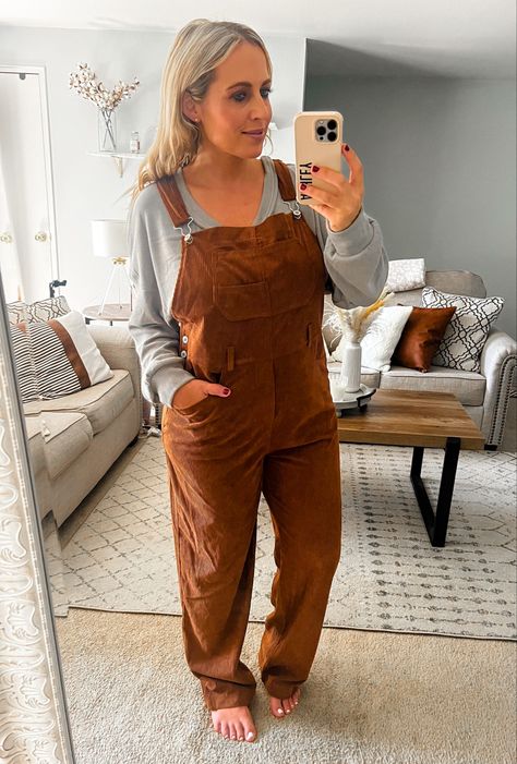 Fall outfit. Casual outfit. Overalls. Corduroy. Courderoy Overall Outfit, Overalls Corduroy, Fall Outfit Casual, Overall Outfit, Corduroy Overalls, Outfit Casual, Fall Outfit, Casual Outfit, Fall Fashion