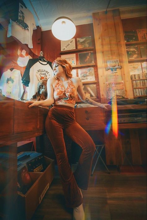 70s Vibe Photoshoot, Hippy Photoshoot Ideas, Mid Century Modern Photoshoot, Antique Shop Photoshoot, Vintage Store Photoshoot, 70s Record Store, Antique Store Photoshoot, Bombshell Photoshoot, Record Shop Photoshoot