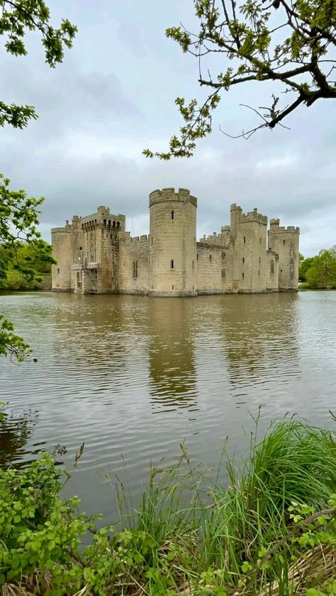 England Castles, Family Banner, Bodiam Castle, British Castles, English Castles, Castles In England, Sussex England, European Castles, Castle House