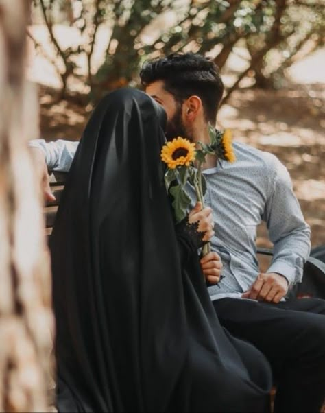 Hijab Love Couple, Islamic Couples Dpz, Muslim Couples Dp, Islamic Couple Dp, Japanese Vibe, Haidar Ali, Faisal Khan, Couple Comics, Muslim Photos