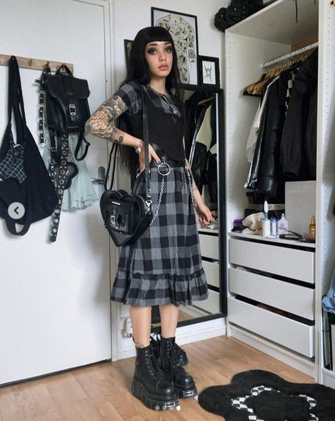 Everyday Goth Outfits, Outfits Alt, Grunge Outfits Fall, Alternative Fashion Grunge, Grunge Outfits Winter, Black Outfits, Event Outfit, Party Outfits, Swaggy Outfits