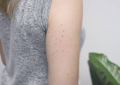 Little Dipper Tattoo, Big Dipper Tattoo, Dipper Tattoo, Orion Tattoo, Big Dipper Constellation, Tattooed Freckles, Dipper Constellation, Astronomy Tattoo, Diy Tattoo Permanent