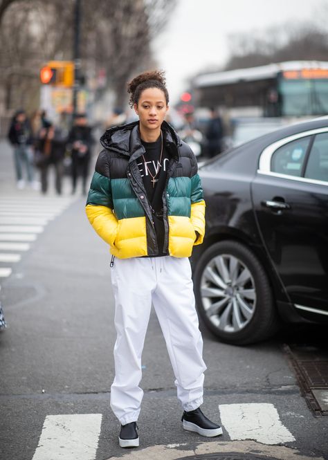 Winter Outfit Idea: A Striped Puffer and Sweatpants Selena Forrest, Street Style Fall Winter, Popsugar Fashion, Street Style Trends, Autumn Street Style, Celebrity Street Style, Coat Outfits, Outfit Style, Street Chic