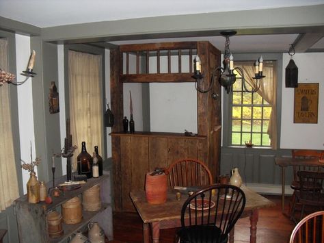 18th century tavern. Primitive Country Kitchen, Early American Decor, Old Fashioned Kitchen, Primative Decor, Primitive Homes, Prim Decor, Primitive Furniture, Colonial Decor, Country Kitchen Decor